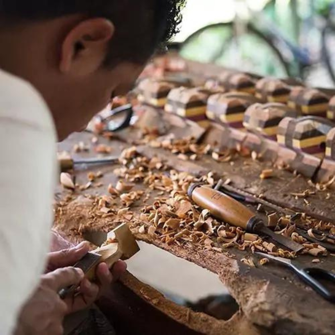 Handicrafts - Village - Amazon