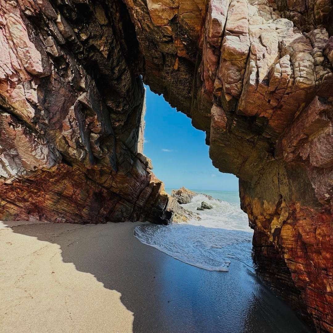 Gebohrte Gesteinsformation in Jericoacoara, Brasilien