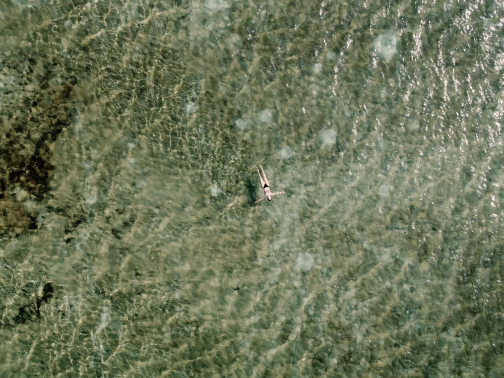 Schwimmen in den Lagunen von Lencois Maranhenses auf der Route der Emotionen